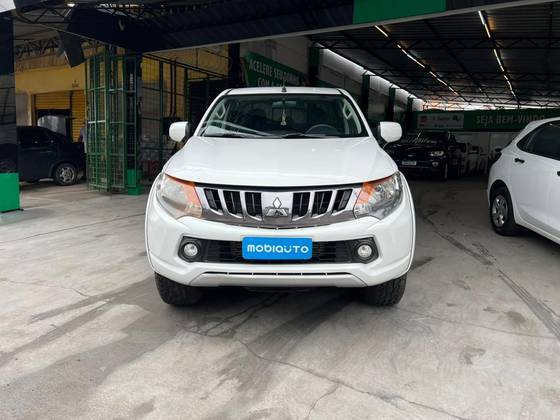 MITSUBISHI L200 TRITON 2.4 16V TURBO DIESEL OUTDOOR GLX CD 4X4 MANUAL MITSUBISHI L200 TRITON 2.4 16V TURBO DIESEL OUTDOOR GLX CD 4X4 MANUAL